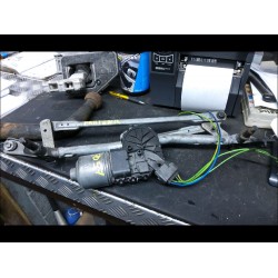 MOTEUR ESSUIE-GLACE AV